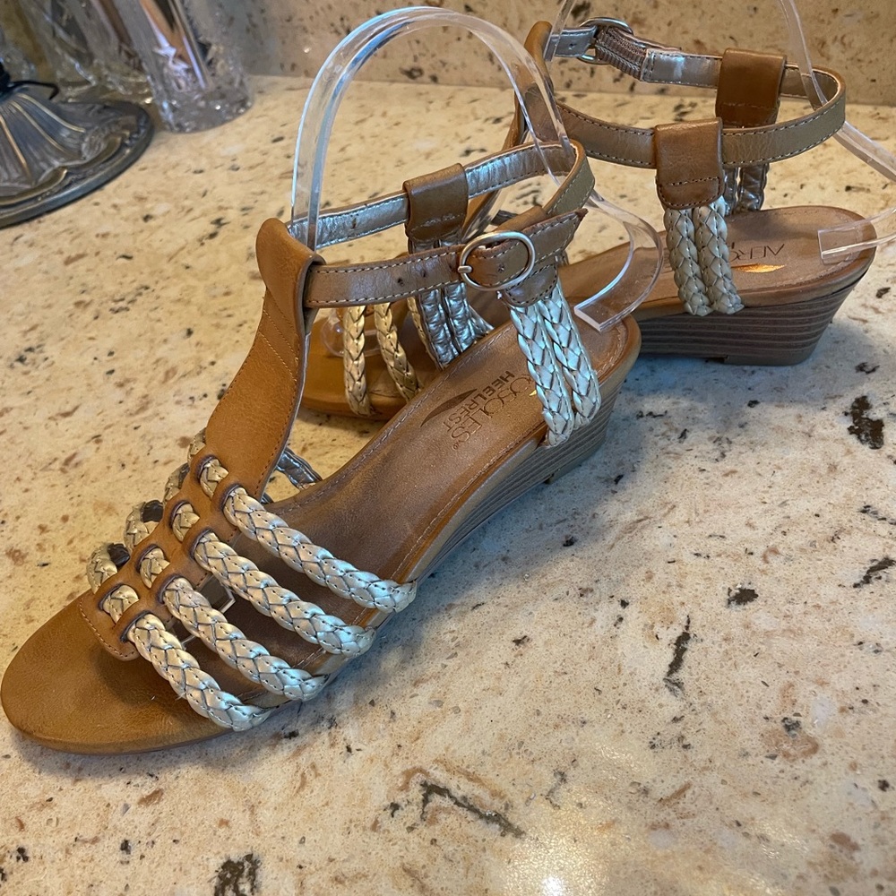 AEROSOLE STUNS WITH AN EGYPTIAN FLAIR